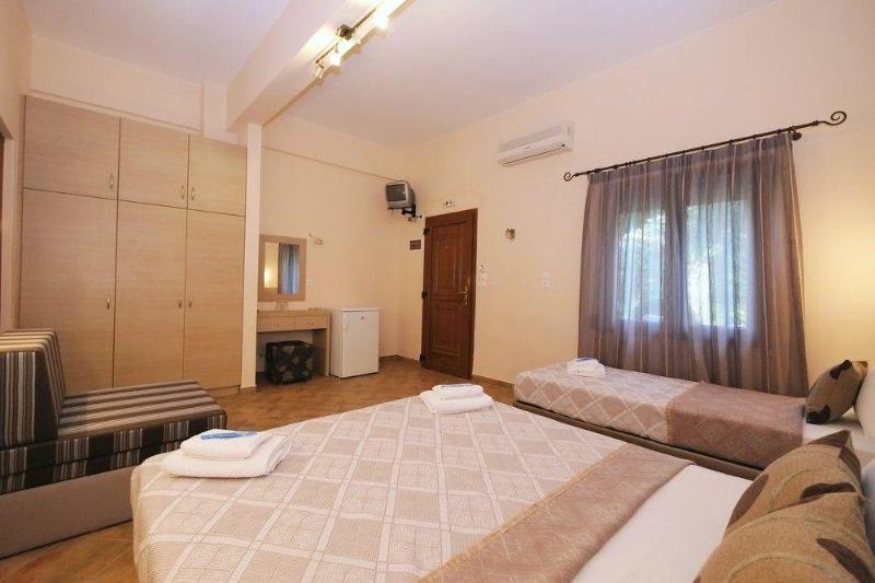 Platy Beach Hotel エクステリア 写真